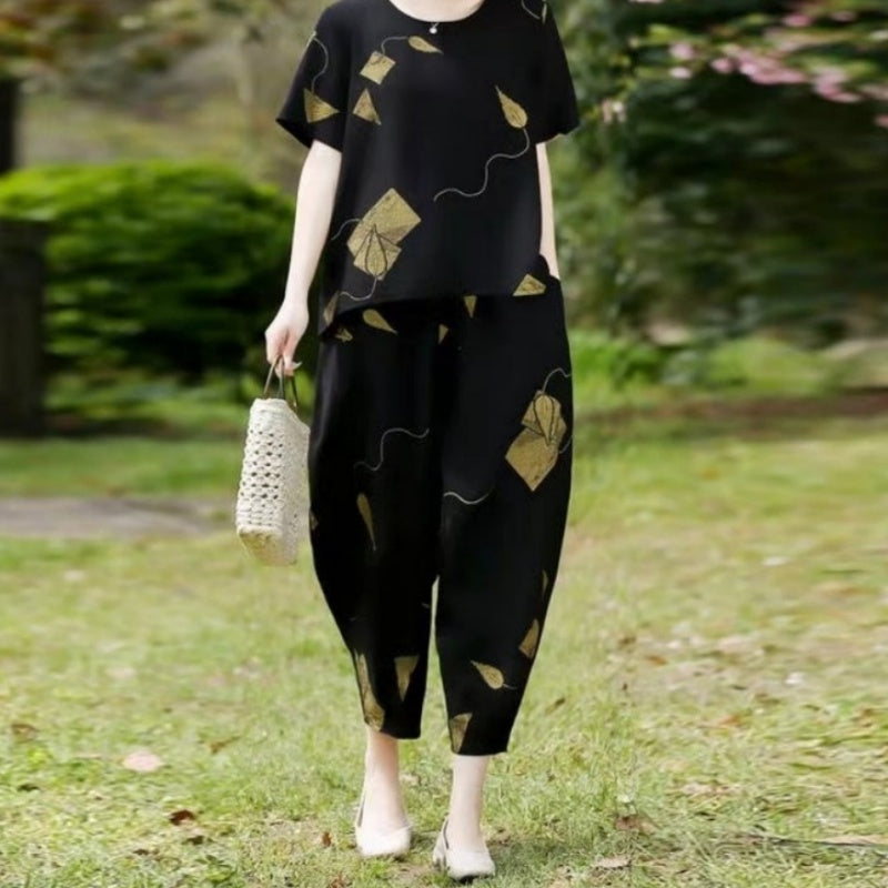 Women’s Printed Short-Sleeved Top & Cropped Pants Set ✨👚👖