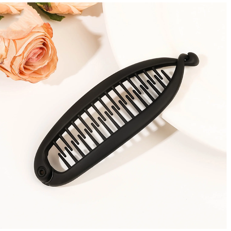 Interlocking Banana Clip for Secure Hold