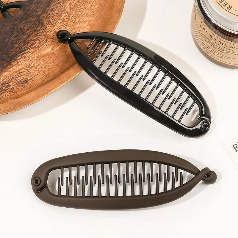 Interlocking Banana Clip for Secure Hold